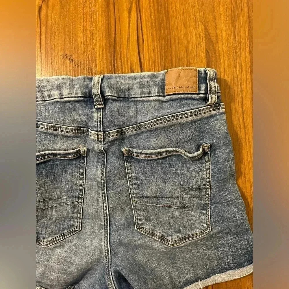 AMERICAN EAGLE Women’s Distressed Stretchy Curvy Hi-Rise Shortie Shorts Size 8 - Picture 12 of 14